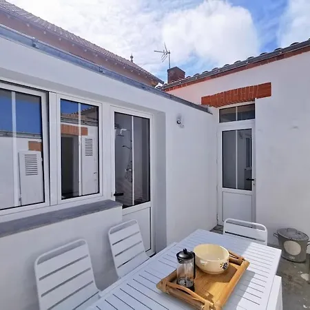 Au Coin Fleuri بيت للعطل